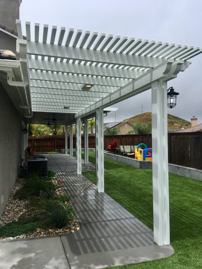 Laguna Lattice cover along a side yard with artificial turf